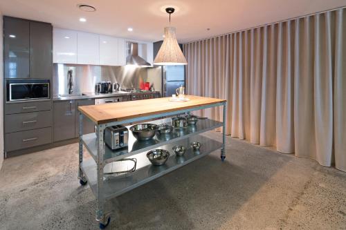 Zara Tower – Luxury Suites and Apartments - image 14