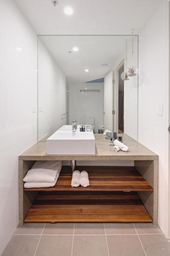 Zara Tower – Luxury Suites and Apartments - main image