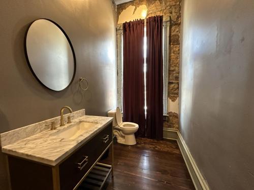 . Velvet Woody - The Bonnie Parker