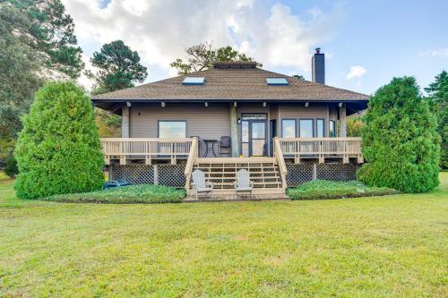 Pet-Friendly Gem with Private Dock in Deltaville! in Deltaville, USA