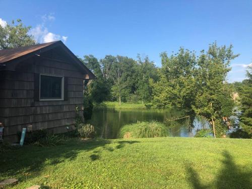 3 Bedroom Home - Lake Views on 3 Sides in Caseyville, USA