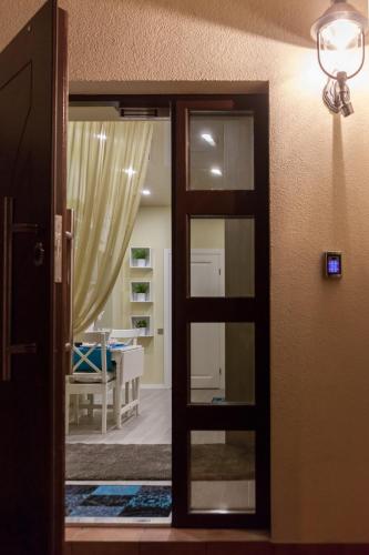  Deluxe One-Bedroom Apartment  image 1