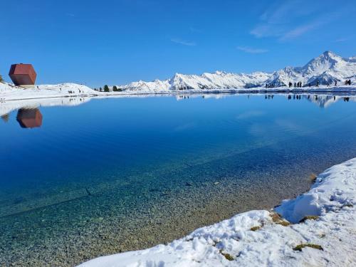 สภาพแวดล้อมโดยรอบ, Apart Anna in มายร์โฮเฟน