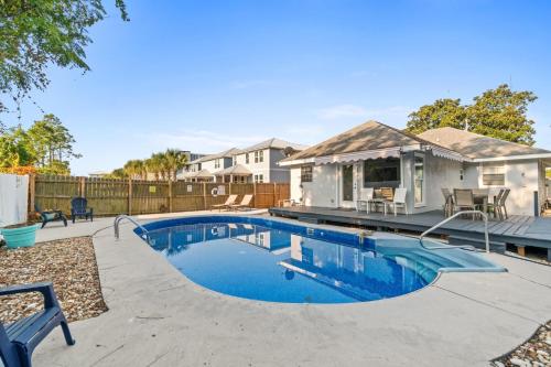 Beach House - Barefoot House by Panhandle Getaways