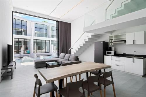 Beach Walk Condo 3br in Replay residence in Tha Chang