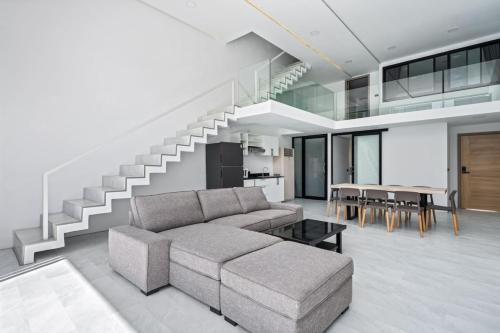 Beach Walk Condo 3br in Replay residence in Tha Chang