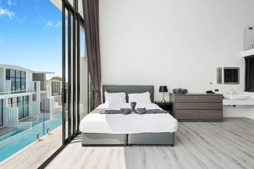 Beach Walk Condo 3br in Replay residence in Tha Chang