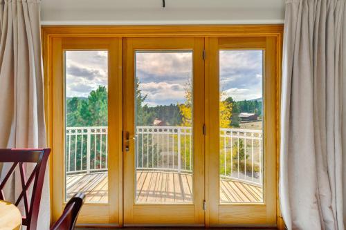 2 Mi to Angel Fire Resort Mtn-View Townhome! in Angel Fire, USA
