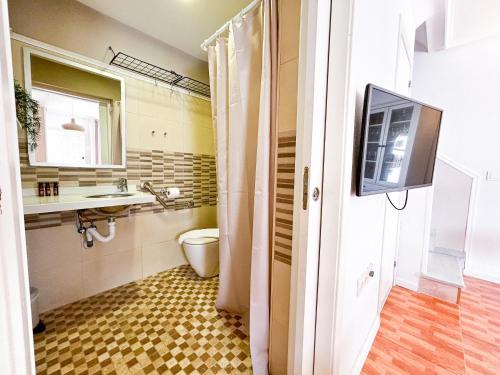 Four-Bedroom Holiday Home image 7