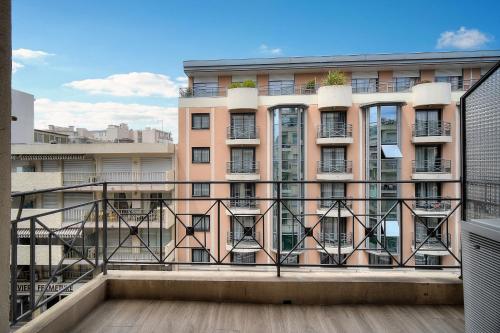 Moderne 2 chambres TERRASSE, MARTINEZ CARLTON A2B249 - Tap to explore photos
