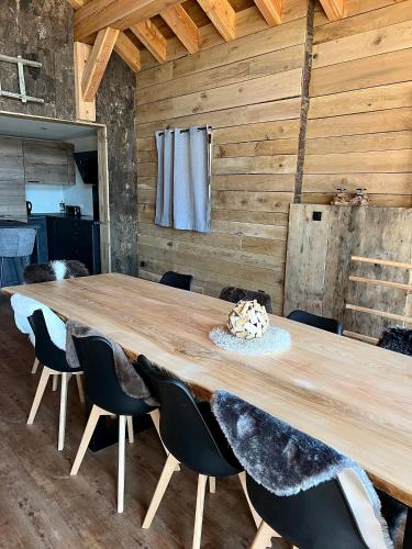 Nouveau chalet d'architecte Le Lauzaret sauna et jacuzzi Villard-Reculas in Villard Reculas