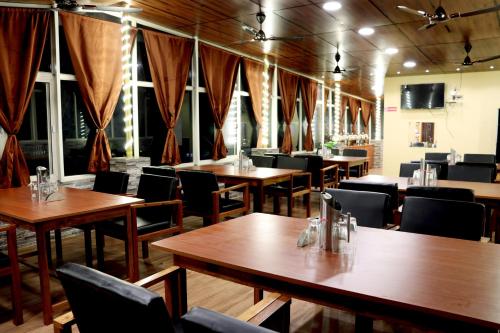 Étterem, GOLDEN VIEW near Aquarium