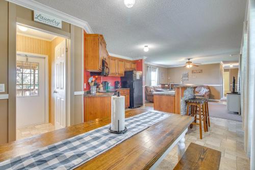 Lake-View Getaway with Grill in Mountain Home! in Mountain Home, USA