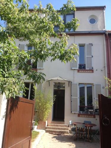 Belle maison 4 chambres, jardin, garage, 3km Paris, proche transports gîte à louer L'Île-Saint-Denis
