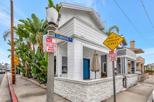 Steps to Lido Village and the Marina Heart of Lido Island WITH PARKING in Newport Beach (Kalifornia)