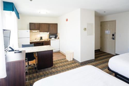 MainStay Suites Knoxville Airport - image 11