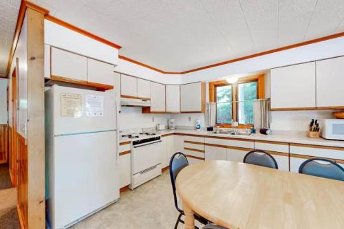 Ritter Cottage #11 in Saint Germain, USA