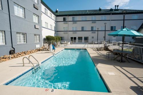 MainStay Suites Knoxville Airport - image 5