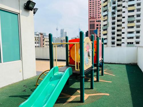 Playground, klcc view VUE residences Hkl 2 near Taman Tasik Titiwangsa