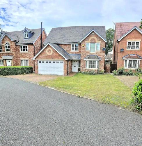 Cozy Coastal Retreat in Rhuddlan - 5 Bedroom House