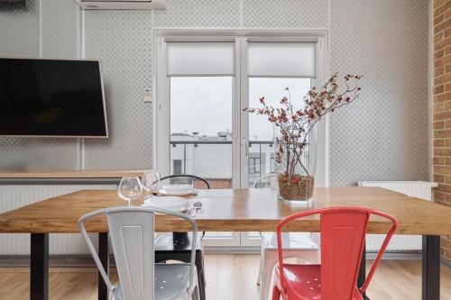 Beautiful Apartment with Spacious Balcony by Noclegi Renters, Breslau (Foto 9)