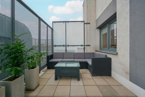 Beautiful Apartment with Spacious Balcony by Noclegi Renters, Breslau (Foto 4)