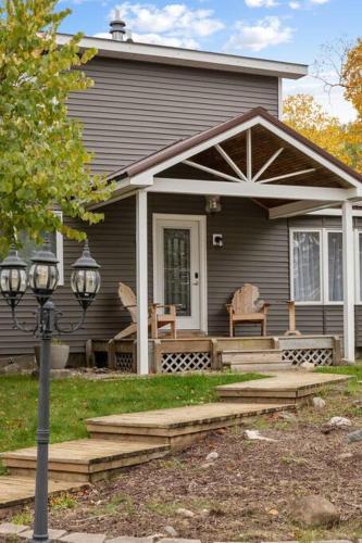 Long Lake Escape, Modern 3 Bedroom, Lower Unit of Duplex Home, Minutes to Downtown Traverse Long Lake Escape, Modern 3 Bedroom, Lower Unit of Duplex Home, Minutes to Downtown Traverse