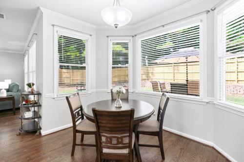 Relaxing home close Six Flag 21 miles to airport in Mableton
