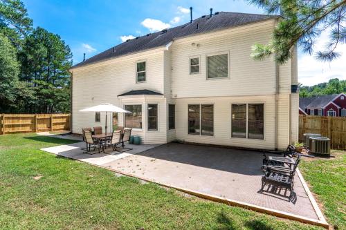 Relaxing home close Six Flag 21 miles to airport in Mableton