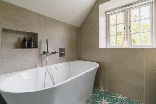 Bathroom, Shepherds Rock and Gilpin Rooms in Mitchelland