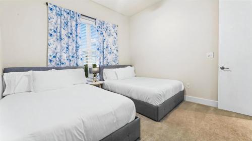 River View Oasis - 2BR Apt with Pool and Gym in San Antonio, USA