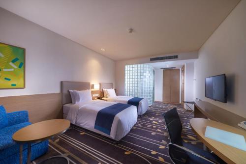 Holiday Inn Express Chongqing University Town By IHG