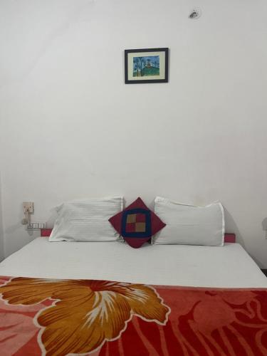 Deluxe Single Room image 9