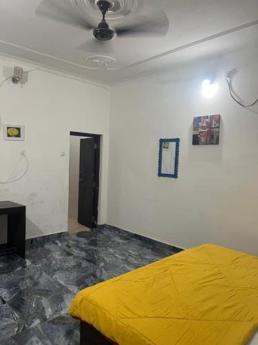 Budget Double Room image 9