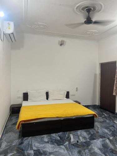 Budget Double Room image 7