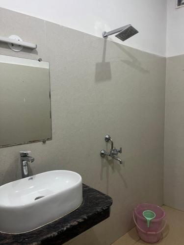 Budget Double Room image 3