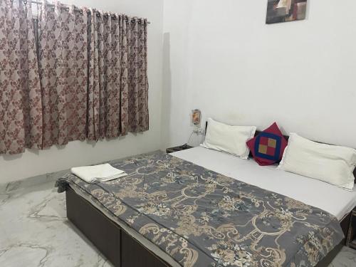 Deluxe King Room image 5