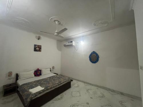 Deluxe King Room image 3