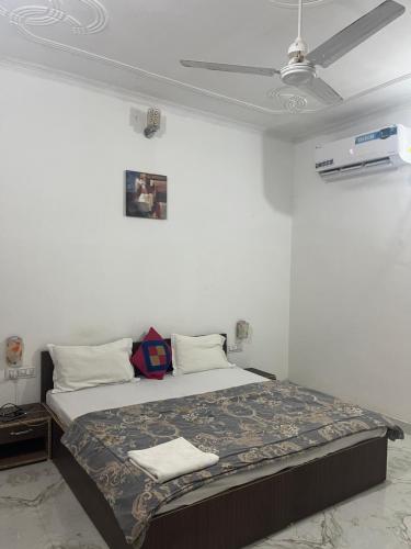 Deluxe King Room image 1