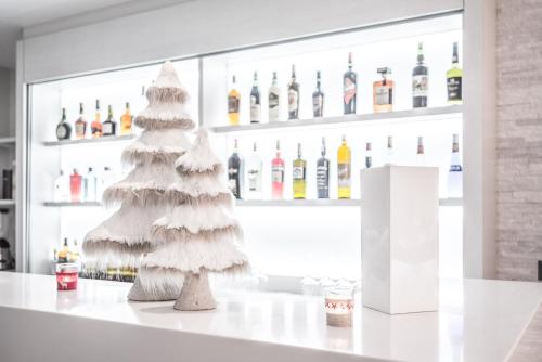 Le White - image 6