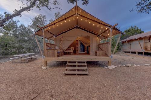 ジョンソンシティ (TX) Reserve all 5 tents for the price of 4 - 12 Fires Winery 3つ星 シングルルーム 客室