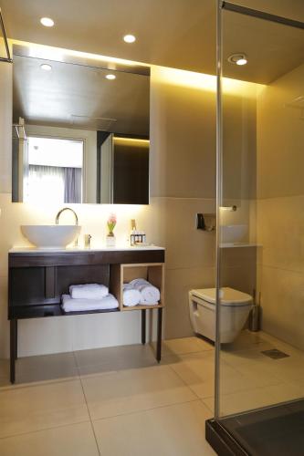 The Y Hotel - image 8