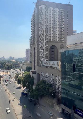 شقة على شارع التحرير اطلالة جزئية على النيل, Cairo