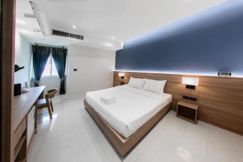 room detail thumbnail 0
