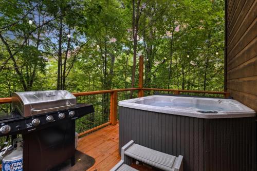 Cozy Rustic A-Frame, Hot Tub - Smoky Oaks, Sevierville