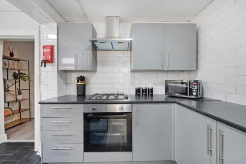 Miranda House - Air Host & Stay - Sleeps 7, Liverpool (photo 11)