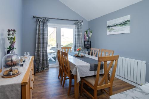 Carloway Self Catering, 5A Upper Carloway, Isle of Lewis, Outer Hebrides - Off grid, outdoor, wood f in Carloway