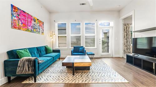 2BR Apt River Walk Luxury River with Pool Views and Gym in San Antonio, USA