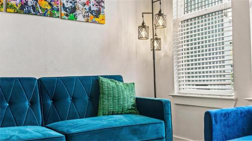 2BR Apt River Walk Luxury River with Pool Views and Gym in San Antonio, USA