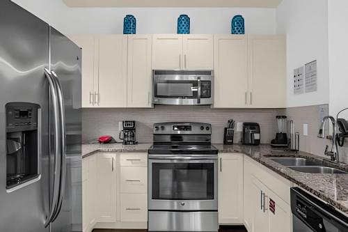 Magical 4BR Home – Gated Community, Near Disney in Kissimmee, USA